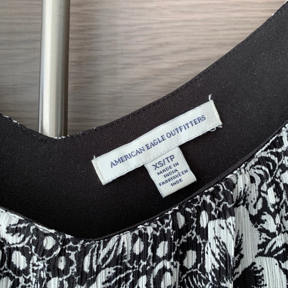 American Eagle V-neck Flowy Dress - Picture 2 of 4